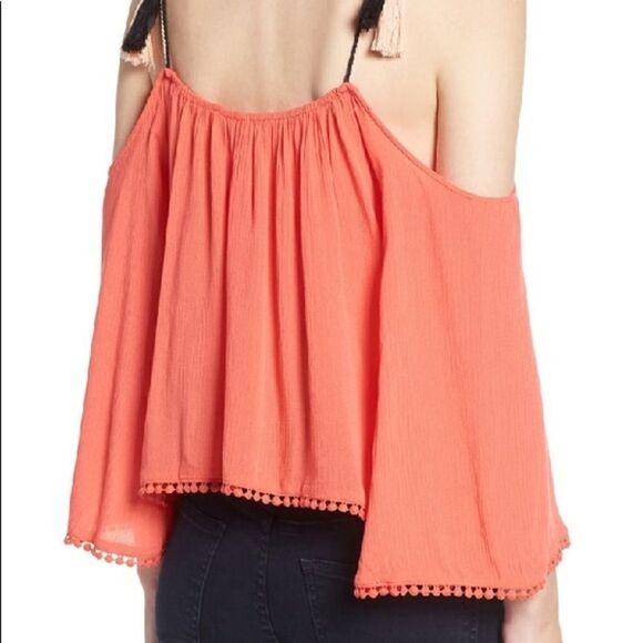 Cupcakes and Cashmere Bettie Cold Shoulder Top - Picture 3 of 14